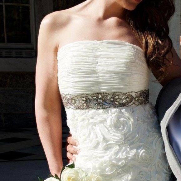 Formal/Wedding Dress - Picture 4 of 11